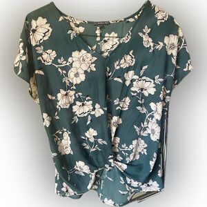 Short sleeve floral blouse